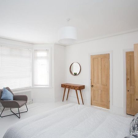 Elegant York House - On A Beach Road, Sleeps 12, With Sea Views Worthing Exteriér fotografie