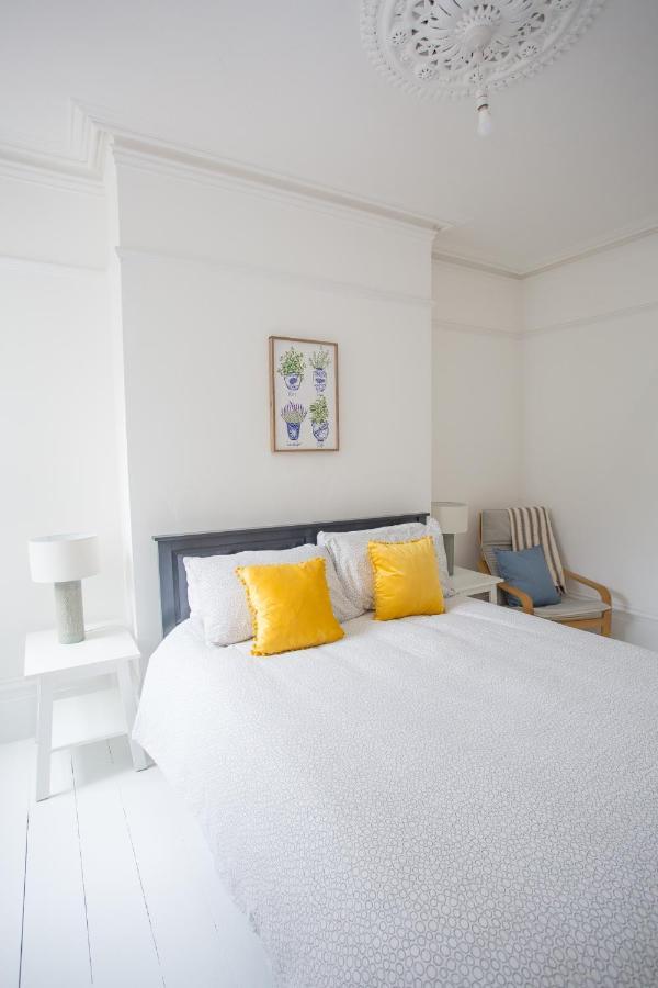 Elegant York House - On A Beach Road, Sleeps 12, With Sea Views Worthing Exteriér fotografie