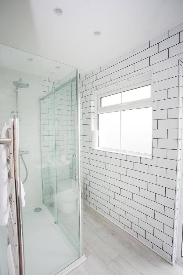 Elegant York House - On A Beach Road, Sleeps 12, With Sea Views Worthing Exteriér fotografie