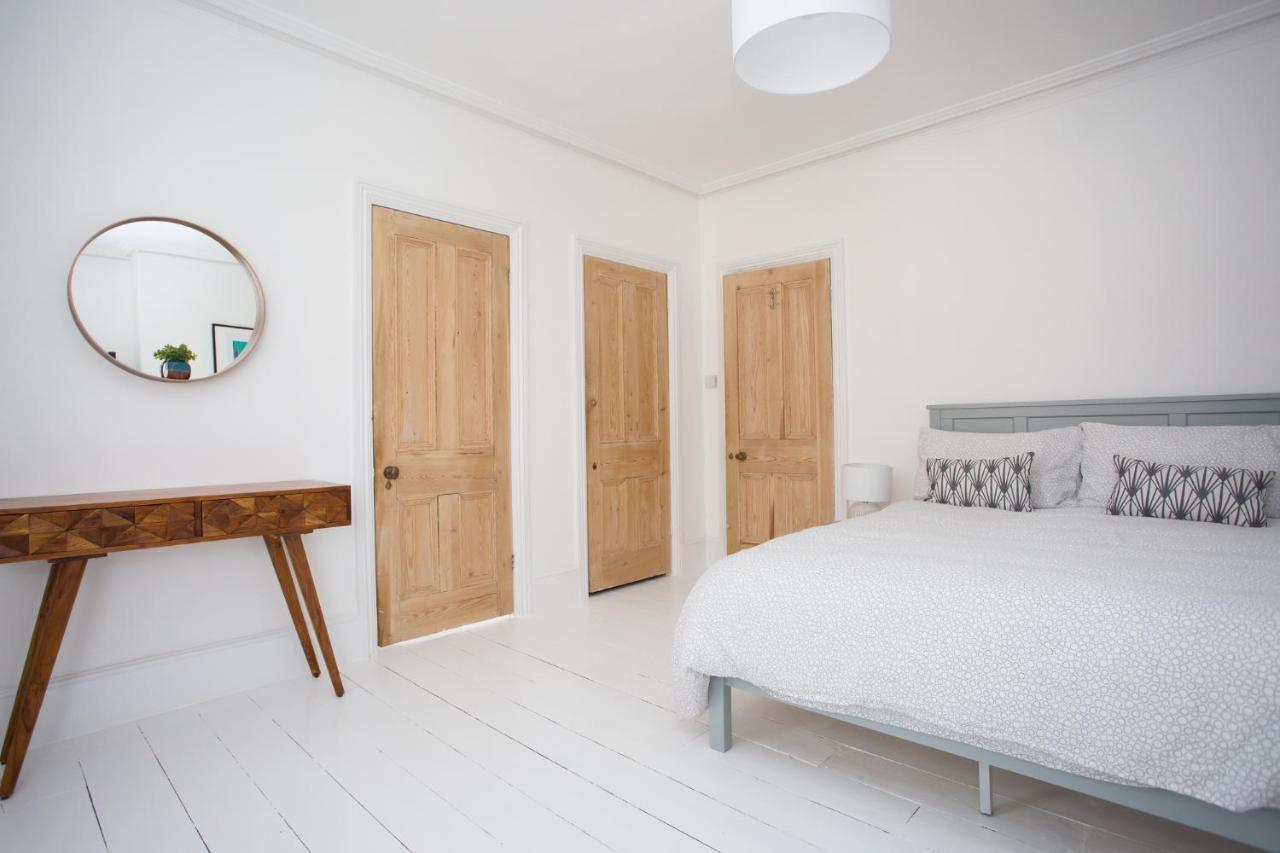 Elegant York House - On A Beach Road, Sleeps 12, With Sea Views Worthing Exteriér fotografie