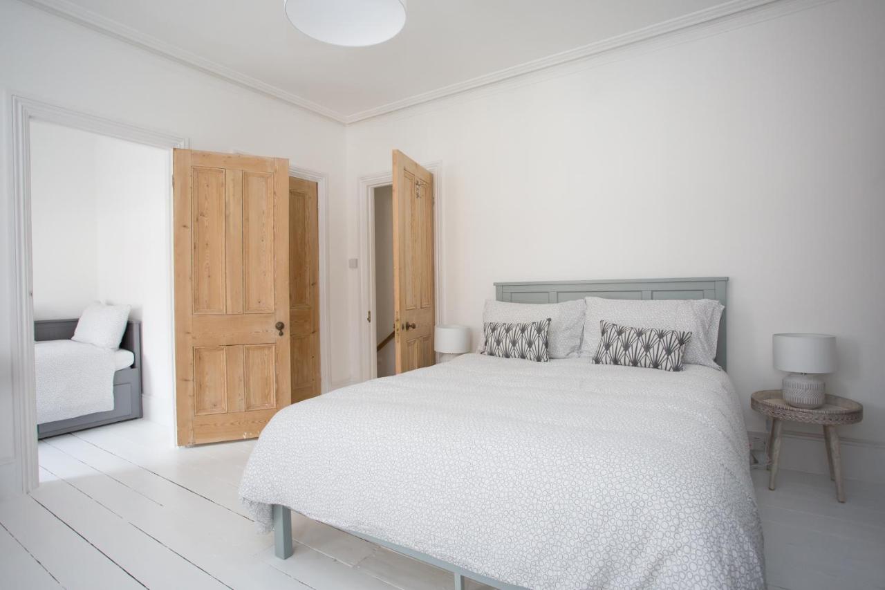 Elegant York House - On A Beach Road, Sleeps 12, With Sea Views Worthing Exteriér fotografie