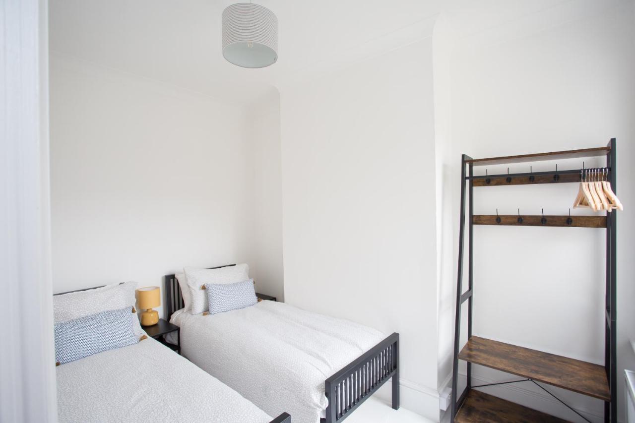 Elegant York House - On A Beach Road, Sleeps 12, With Sea Views Worthing Exteriér fotografie