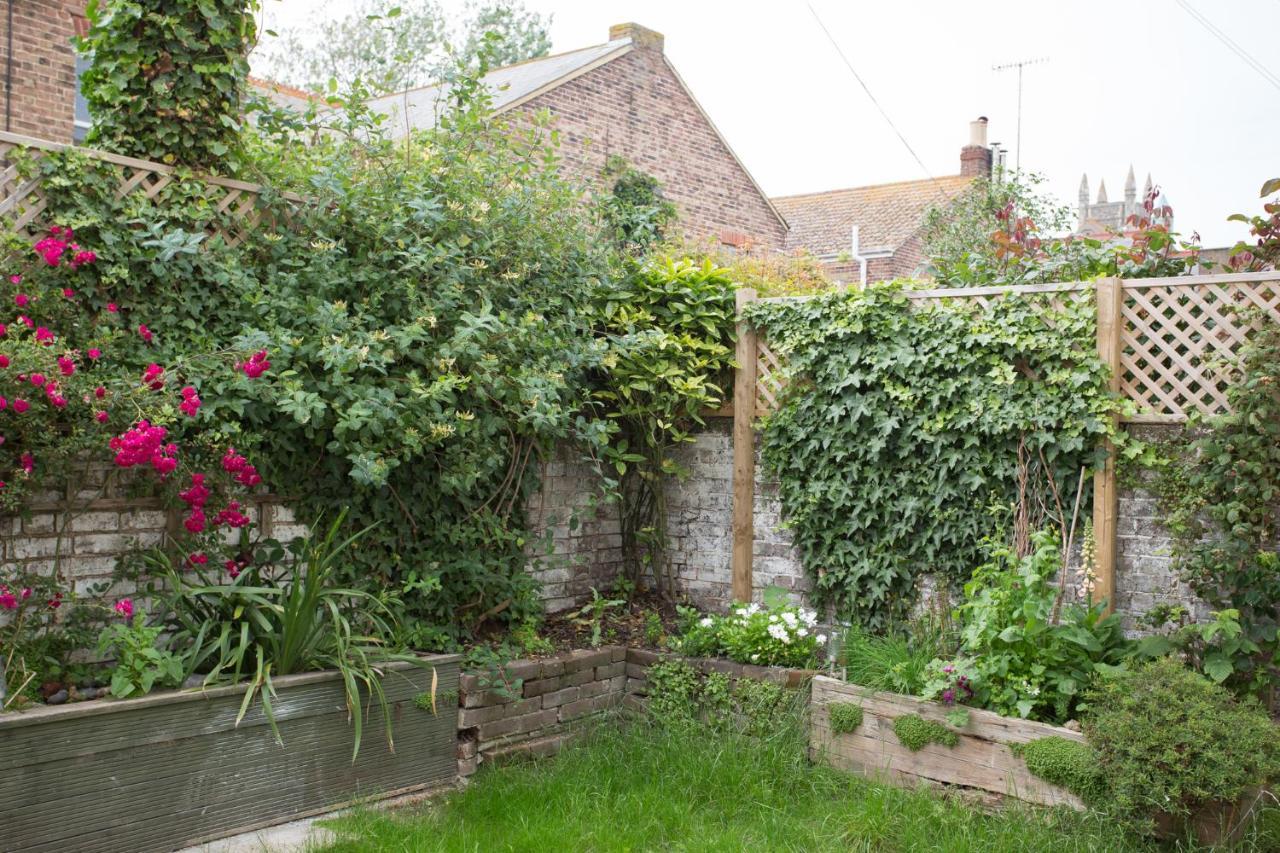 Elegant York House - On A Beach Road, Sleeps 12, With Sea Views Worthing Exteriér fotografie