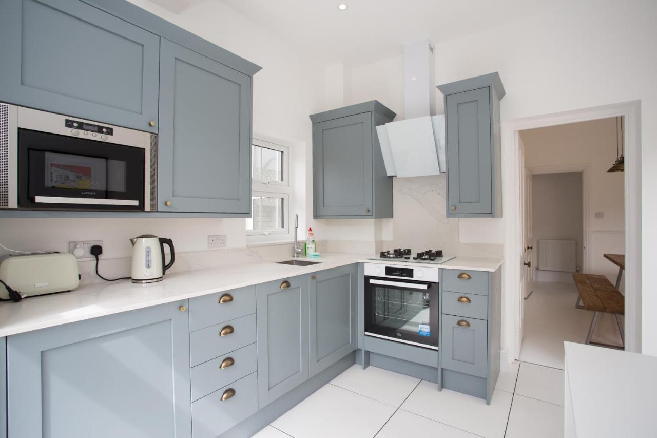 Elegant York House - On A Beach Road, Sleeps 12, With Sea Views Worthing Exteriér fotografie